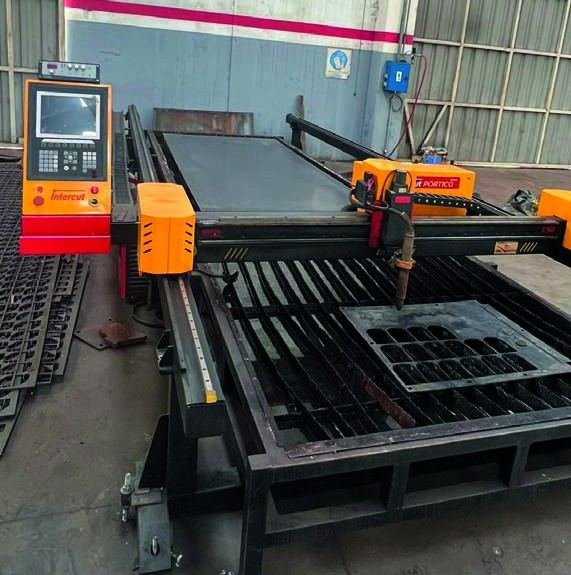 Pantógrafo CNC cortando chapa